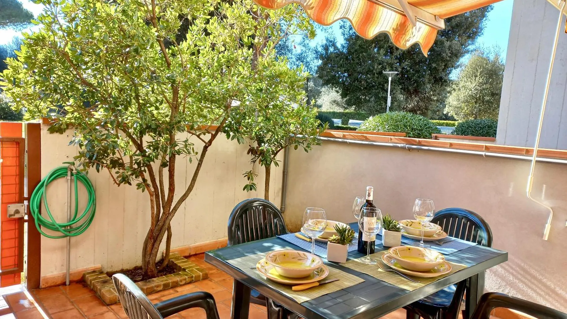 Two-Room Apartment Near The Beach With Outdoor Space 12-69 San Vincenzo 0*,  Itálie